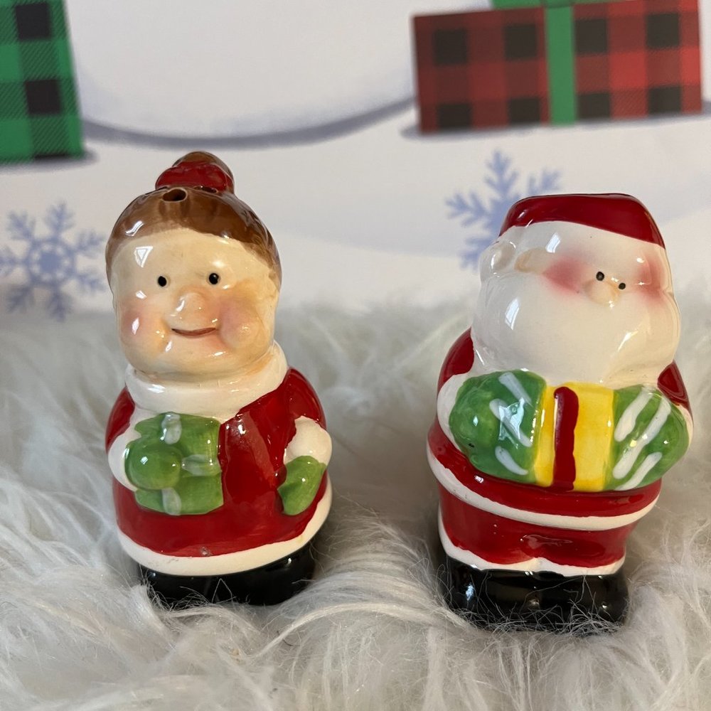 Mr and Mrs Clause Salt and Pepper Shakers, Christmas Decor - Picture 2 of 4